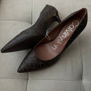 Calvin Klein Brown Signature Pumps - size 8 - NWT
